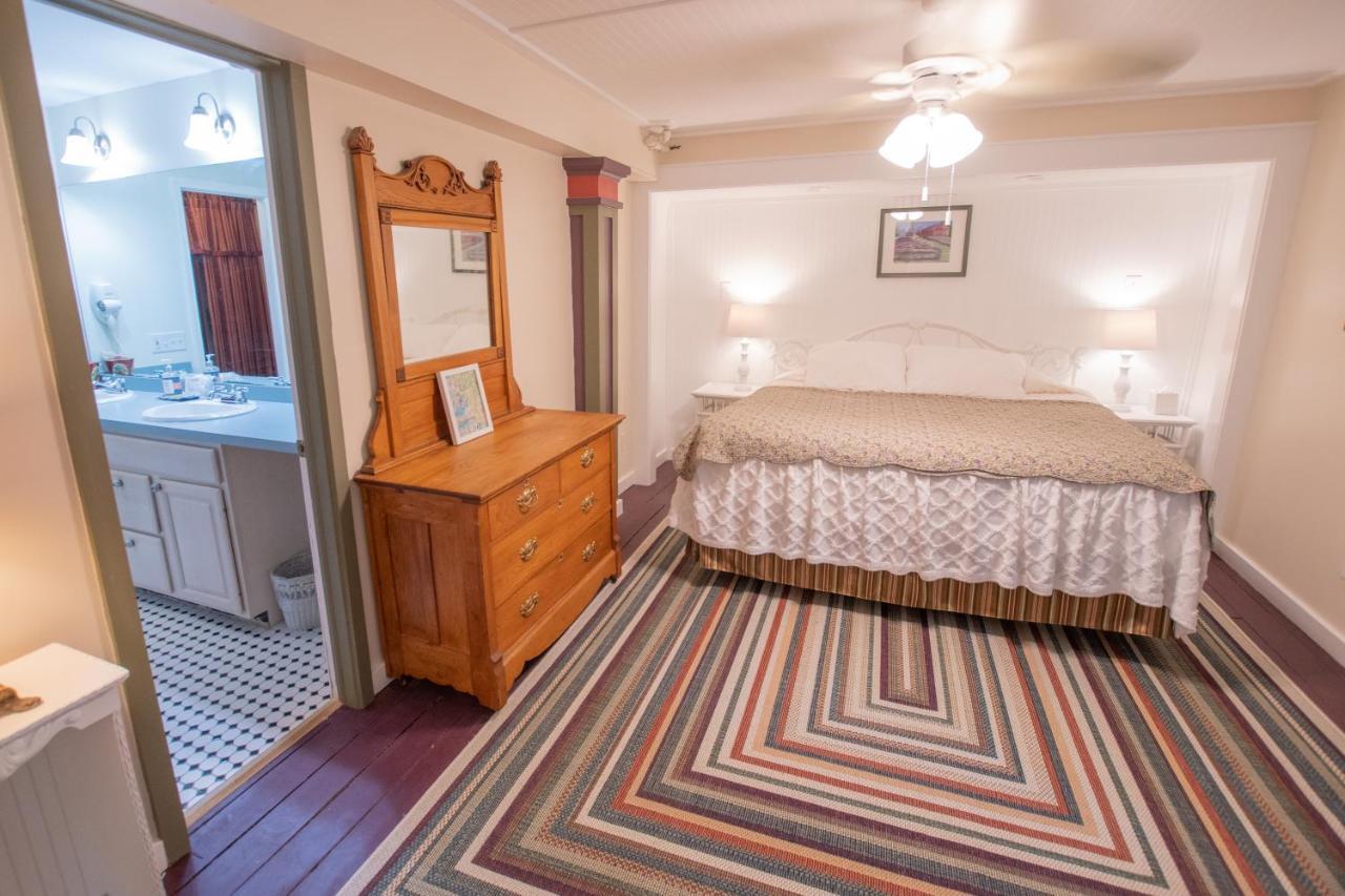 Terrace Inn&1911 Restaurant Inn 2*